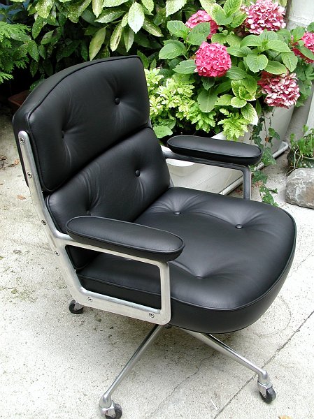 059 LOBBY CHAIR CHARLES EAMES.JPG